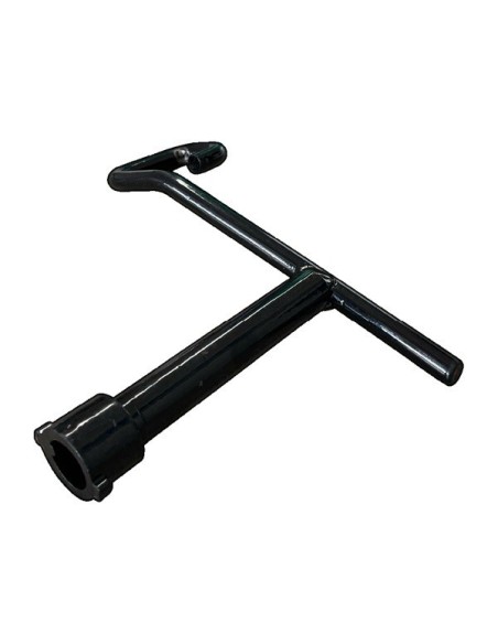 Chiave a tubo per apertura chiusino triangolare.